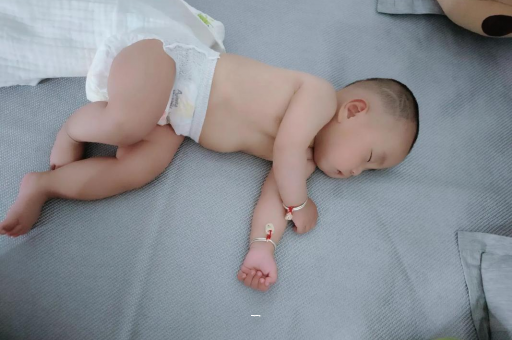 贵州宝宝老打喷嚏怎么办